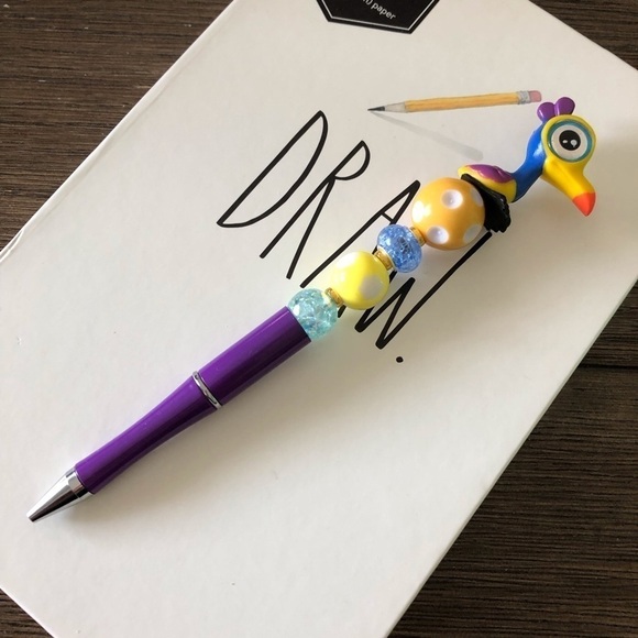 Disney Doorables: UP: Kevin handmade beaded pen - Picture 2 of 3